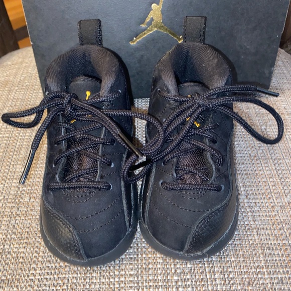 Kids Jordan 12 black taxi size 6c - Picture 2 of 7